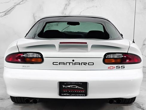 Used 2000 Chevrolet Camaro Z28 w/ SS Performance/Appearance Pkg image 7