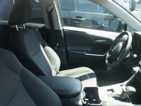 Used 2025 Toyota RAV4 XLE AWD/4WD image 5