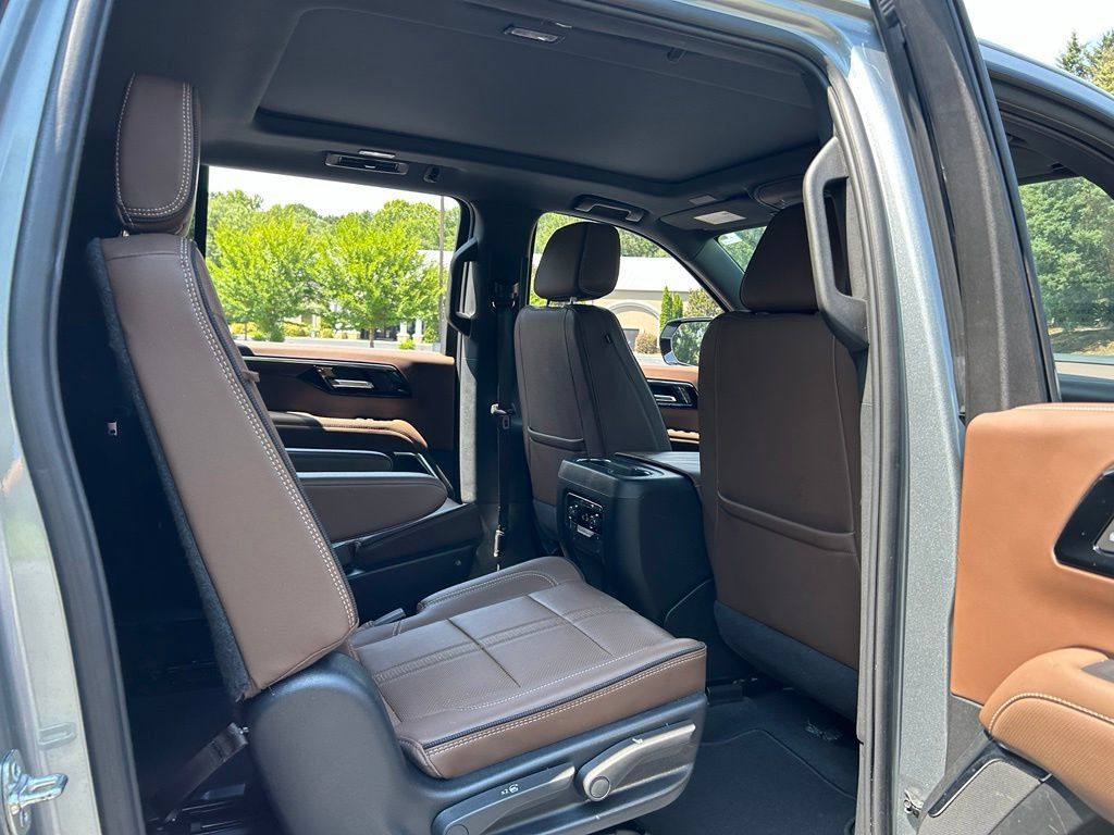 Used 2025 Chevrolet Suburban High Country w/ Sun And Tow Package AWD/4WD image 57