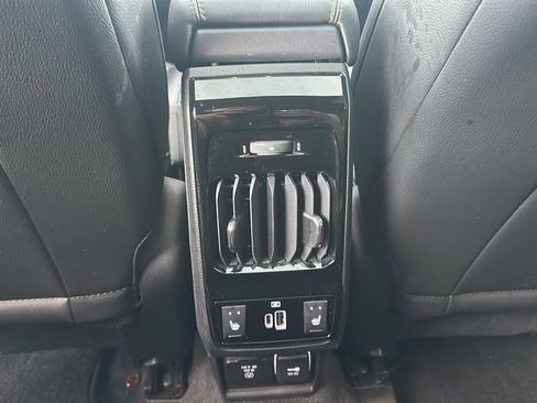 Used 2022 Jeep Compass Limited w/ Elite Group image 11