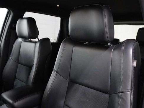 Used 2018 Jeep Grand Cherokee Altitude AWD/4WD image 18