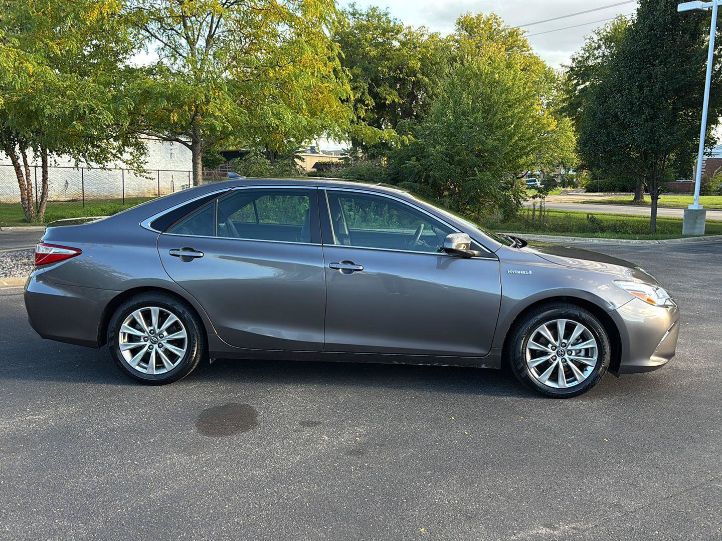 Used 2017 Toyota Camry XLE w/ Moonroof Package FWD image 9