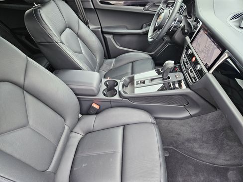 Certified 2026 Porsche Macan image 15