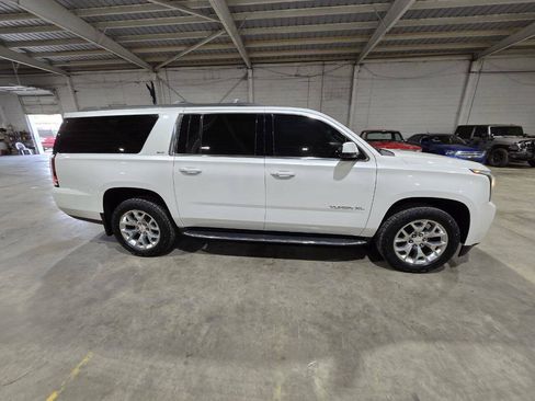 Used 2019 GMC Yukon XL SLT w/ Open Road Package AWD/4WD image 15