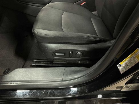 Used 2018 Chevrolet Malibu LT image 23