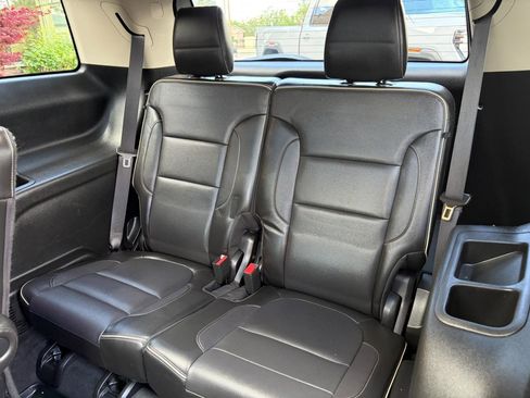 Used 2018 GMC Acadia Denali w/ Technology Package AWD/4WD image 6