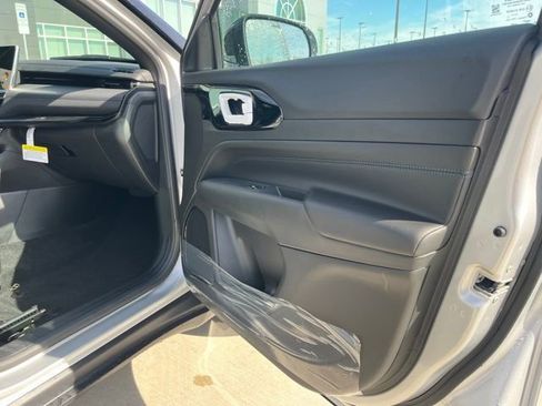 New 2026 Jeep Compass Limited image 19