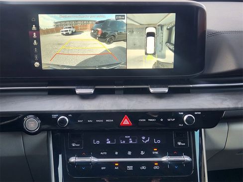 Certified 2024 Kia Carnival SX image 17