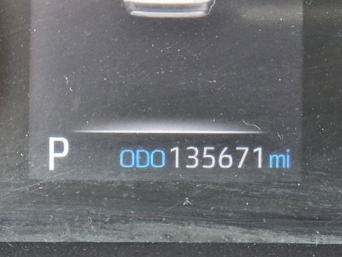 Used 2021 Toyota RAV4 LE image 31