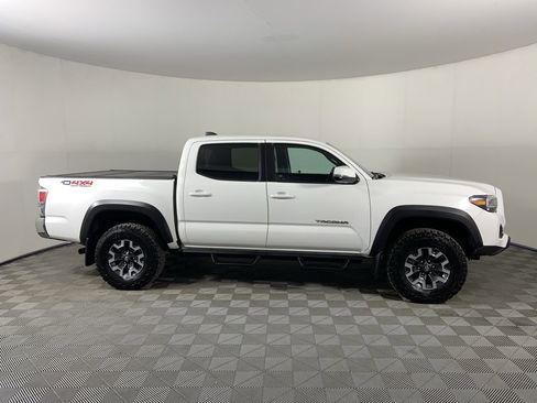 Used 2021 Toyota Tacoma TRD Off-Road image 2