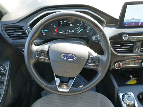 Used 2022 Ford Escape SE w/ SE Sport Appearance Package FWD image 17
