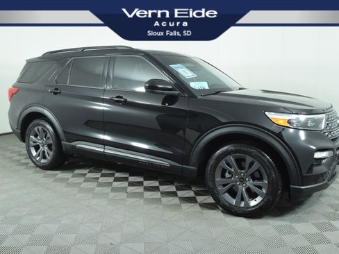 Used 2023 Ford Explorer XLT w/ Equipment Group 202A AWD/4WD image 1