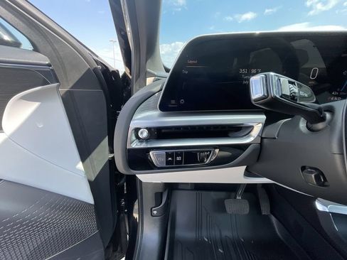 Used 2024 Cadillac Lyriq Luxury RWD image 17
