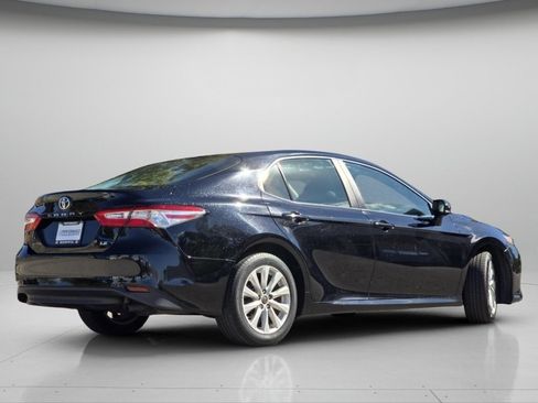 Used 2018 Toyota Camry LE FWD image 16