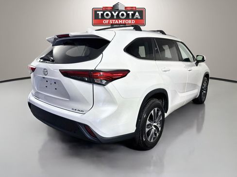 Used 2023 Toyota Highlander XLE AWD/4WD image 7