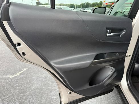 Used 2021 Toyota Venza XLE image 11