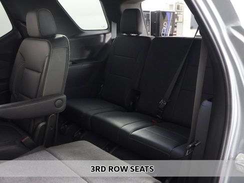 Used 2023 Chevrolet Traverse LT image 8