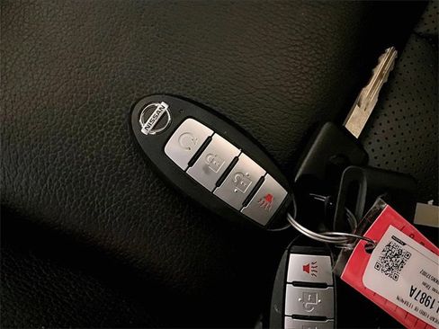 Used 2019 Nissan Titan PRO-4X w/ Pro-4x Convenience Package image 11