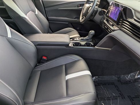 Used 2025 Toyota Camry SE image 31