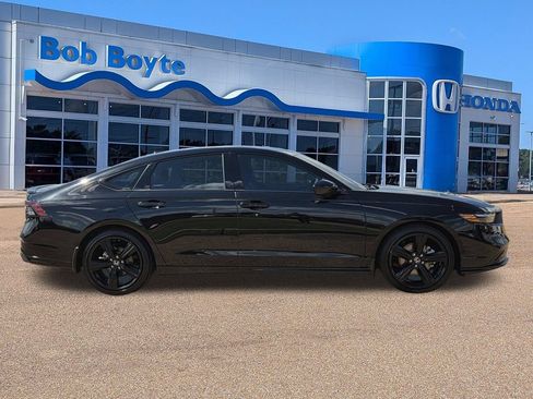 Used 2025 Honda Accord Sport image 4