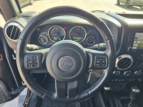 Used 2016 Jeep Wrangler Unlimited Sahara w/ Connectivity Group AWD/4WD image 18