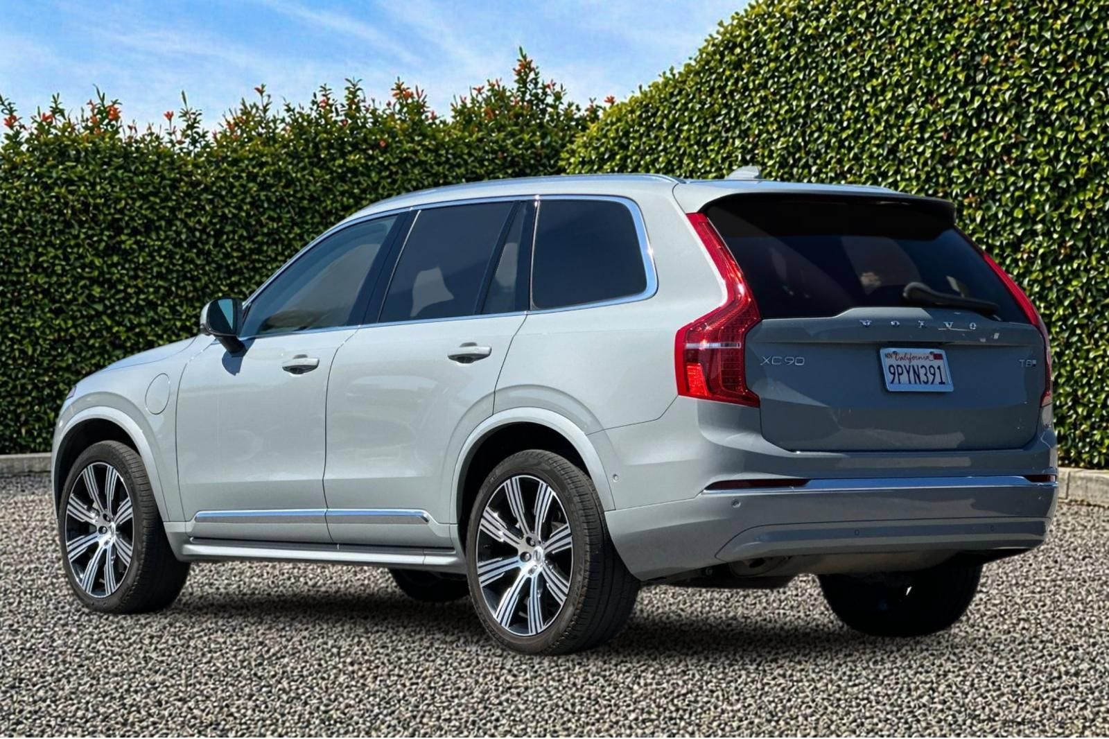 Used 2025 Volvo XC90 T8 Plus w/ Protection Package Premier AWD/4WD image 6
