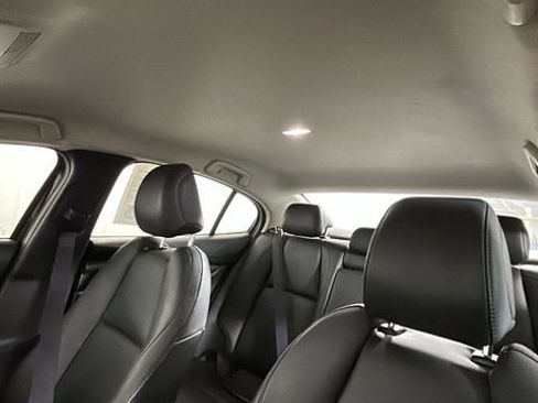 Used 2024 MAZDA MAZDA3 s FWD image 12