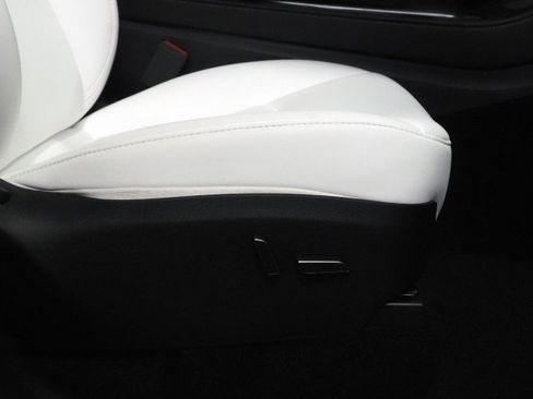 Used 2025 Tesla Model Y Long Range image 59