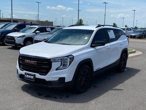 Used 2022 GMC Terrain SLE w/ Elevation Edition image 3