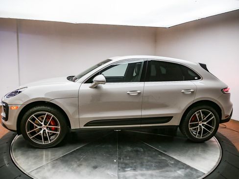 Certified 2023 Porsche Macan S AWD/4WD image 2