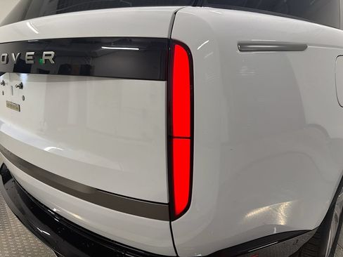 Used 2025 Land Rover Range Rover SE AWD/4WD image 33