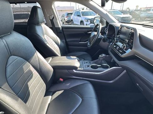 Used 2020 Toyota Highlander XLE image 15