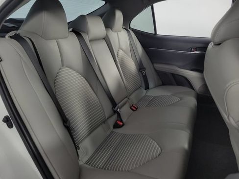 Used 2019 Toyota Camry SE w/ Convenience Package FWD image 18