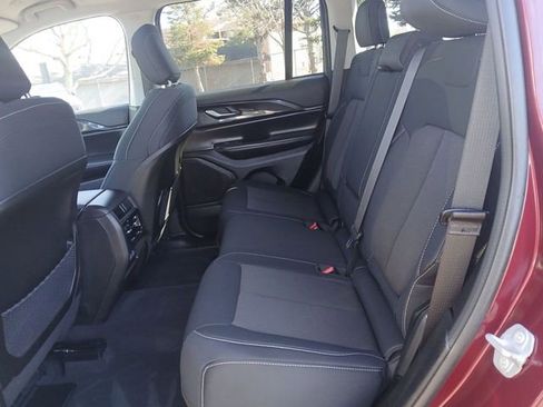 Used 2023 Jeep Grand Cherokee Laredo w/ Luxury Tech Group I image 21