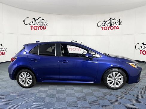 Used 2025 Toyota Corolla SE w/ SE Package image 9