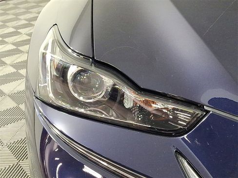 Used 2018 Lexus IS 300 AWD image 12