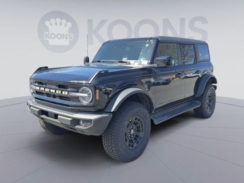 New 2026 Ford Bronco Outer Banks w/ Sasquatch Package image 1