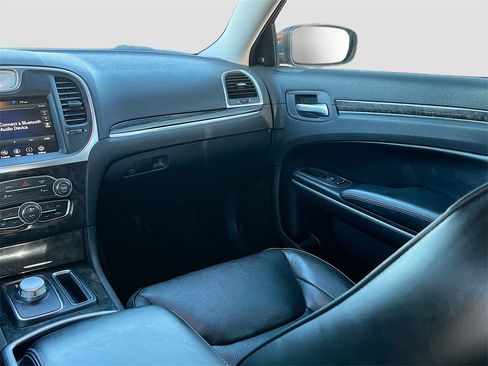 Used 2021 Chrysler 300 Touring L image 22