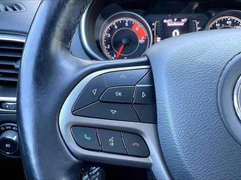Used 2020 Jeep Cherokee Latitude Plus w/ Cold Weather Group AWD/4WD image 18