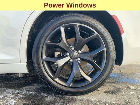 Used 2023 Chrysler 300 Touring w/ Sport Appearance Package image 9