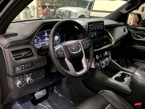 Used 2023 GMC Yukon SLT image 13