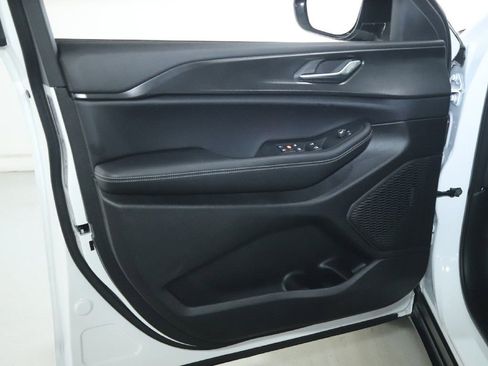 Used 2025 Jeep Grand Cherokee 4WD image 15