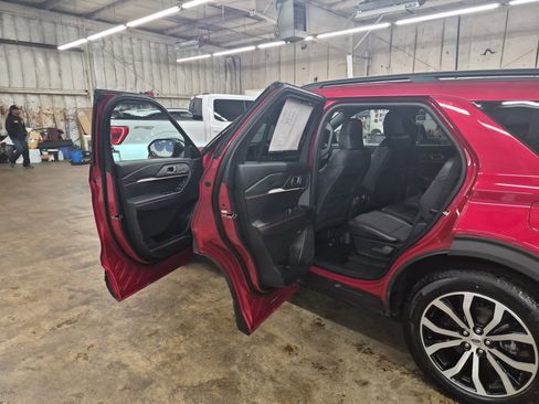 Used 2025 Ford Explorer ST-Line image 14