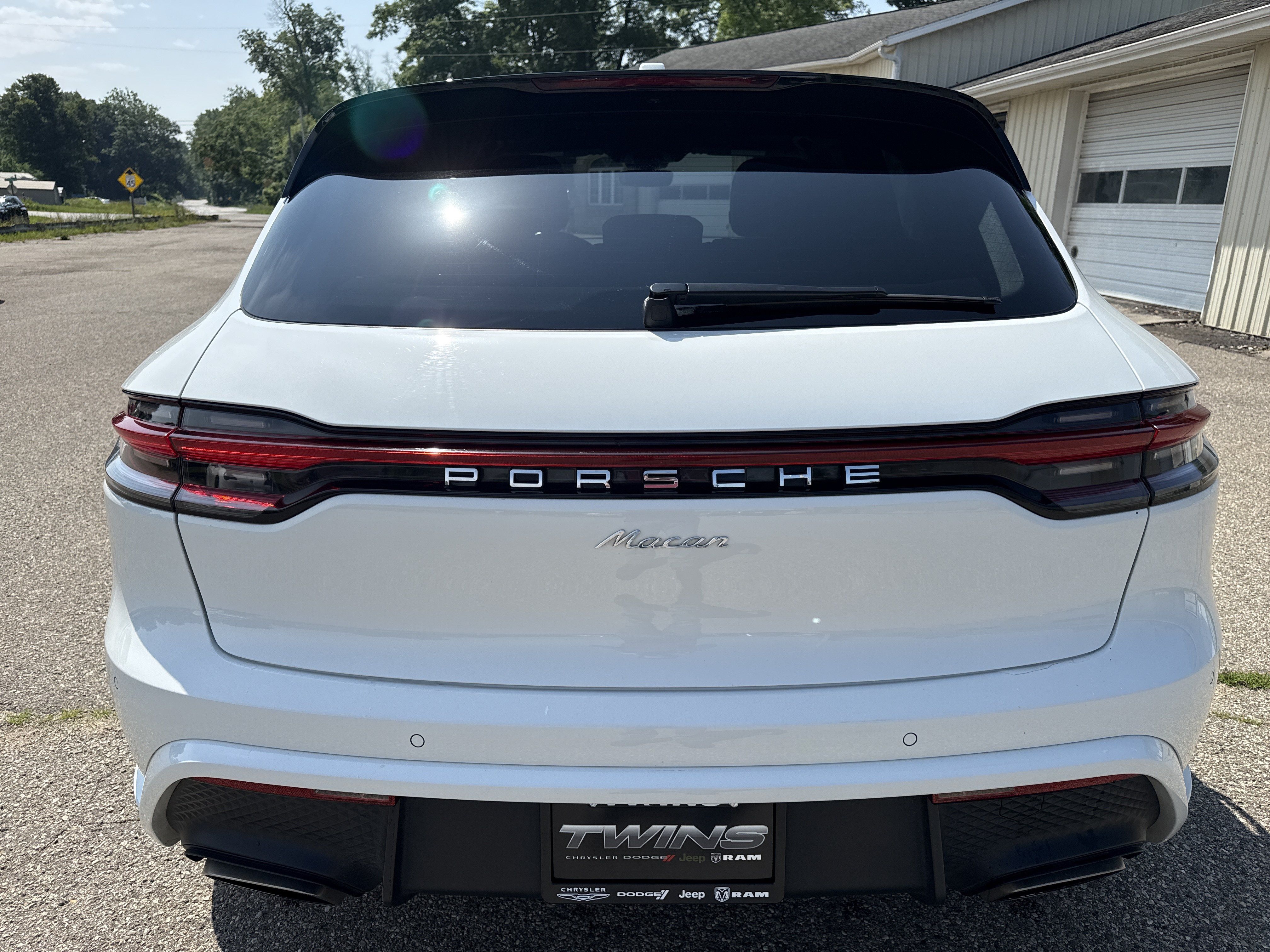 Used 2023 Porsche Macan Turbo AWD/4WD image 7