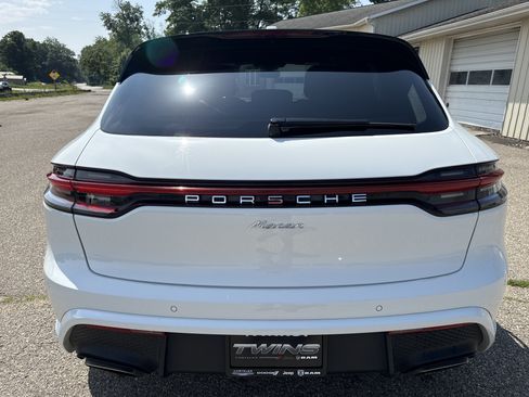 Used 2023 Porsche Macan Turbo AWD/4WD image 7