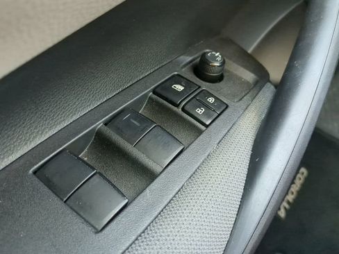 Used 2022 Toyota Corolla LE image 28