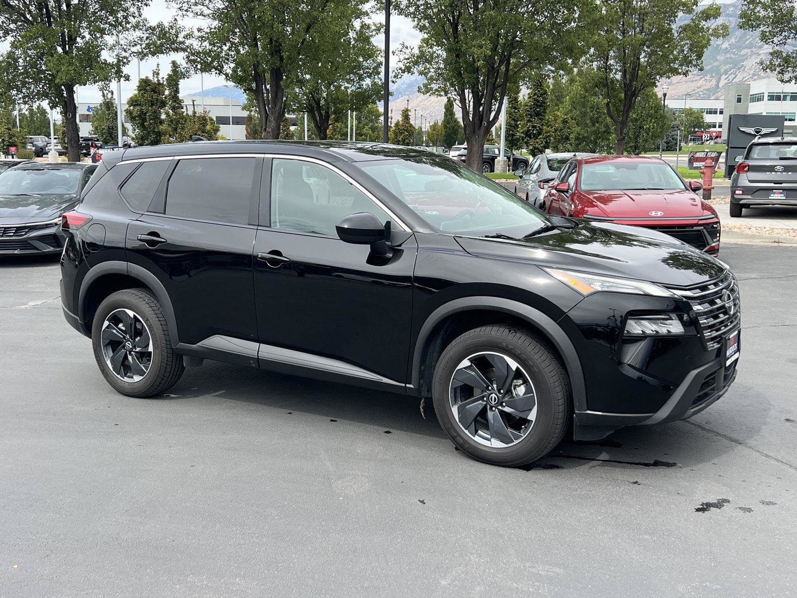 Used 2025 Nissan Rogue SV AWD/4WD image 13