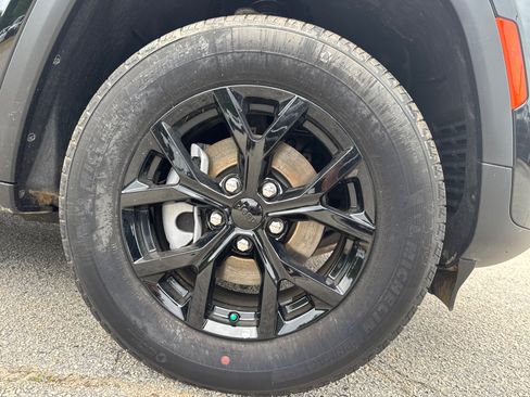 New 2026 Jeep Grand Cherokee Altitude AWD/4WD image 16