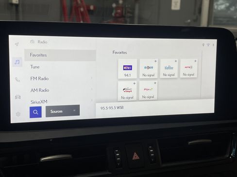 Used 2025 Lexus ES 300h w/ Premium Package image 22