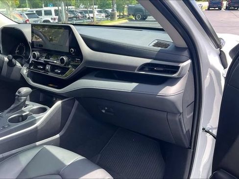 Used 2026 Toyota Highlander XLE AWD/4WD image 16